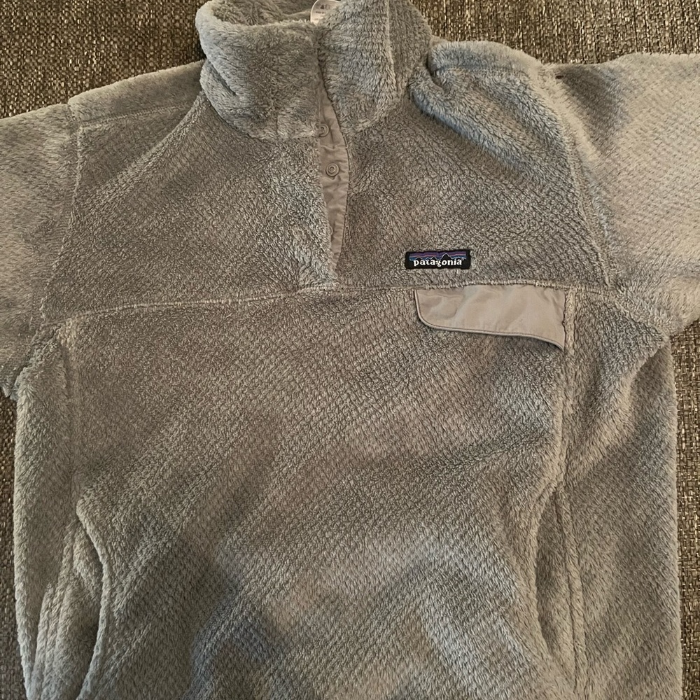 Patagonia sweatshirt women’s small half buttoned up
